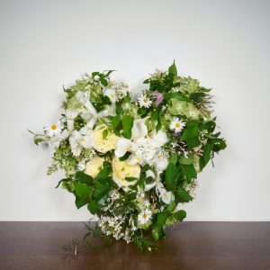 Coeur en fleurs fraîches