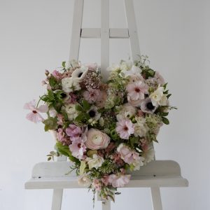 Coeur en fleurs fraîches