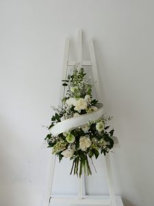 Gerbe piquée Sérénité blanche (ref.35)