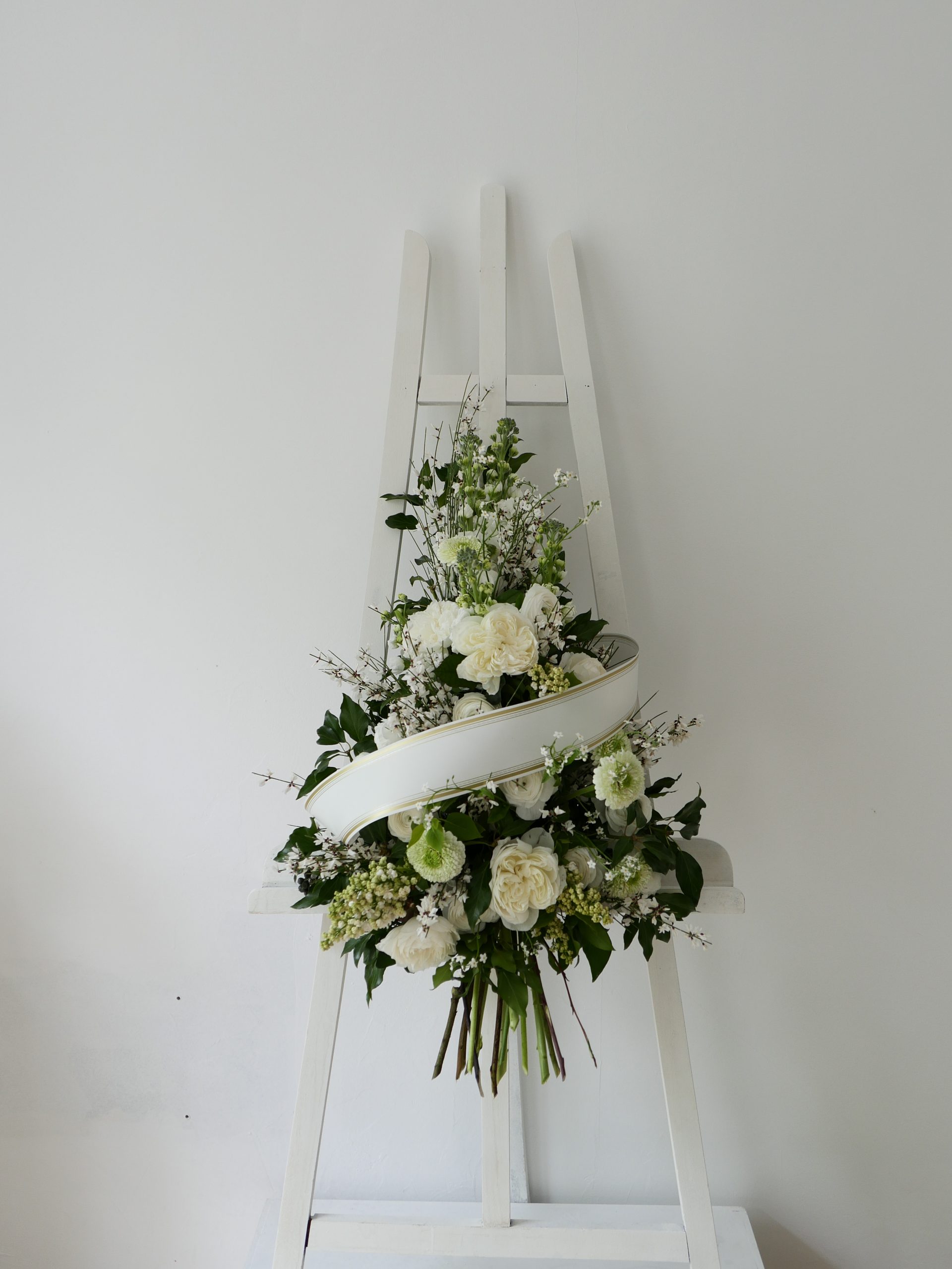 Gerbe piquée Sérénité blanche (ref.35)